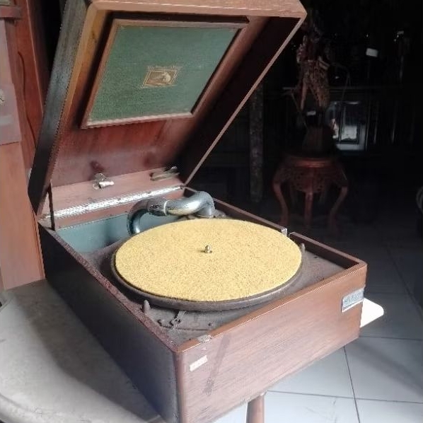 Gramophone Portabel Box Kayu His Master's Voice Made in UK 1920's Lawas Jadul Antik Tua