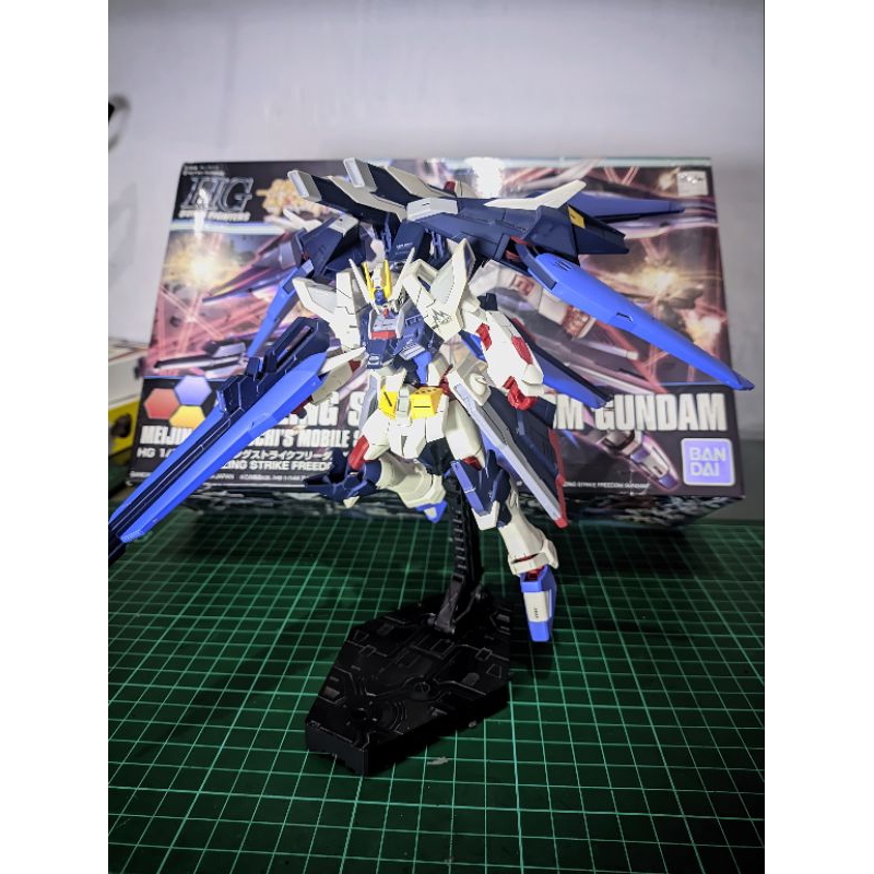 Super Rare High Grade (HG) 1/144 Amazing Strike Freedom Gundam Bandai Original + Extra Hands