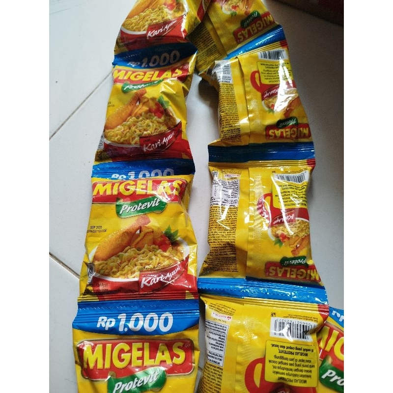 

Migelas Protevit kari ayam renceng isi 15 pcs