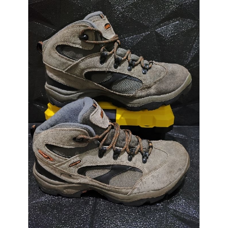 sepatu second outdoor Hi-Tec