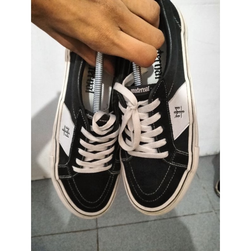 sepatumaternal inverni bw