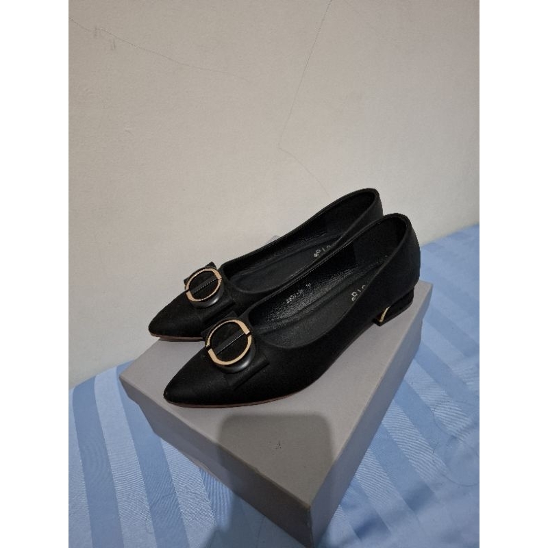 preloved sepatu laviola hitam
