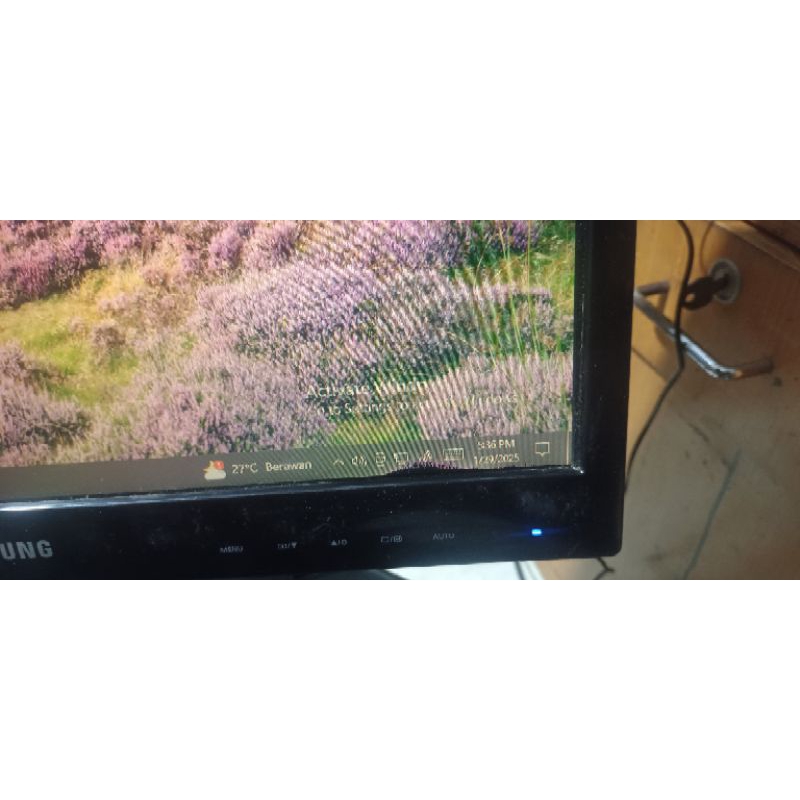monitor lcd Samsung minus tompel 19 sedikit bawah