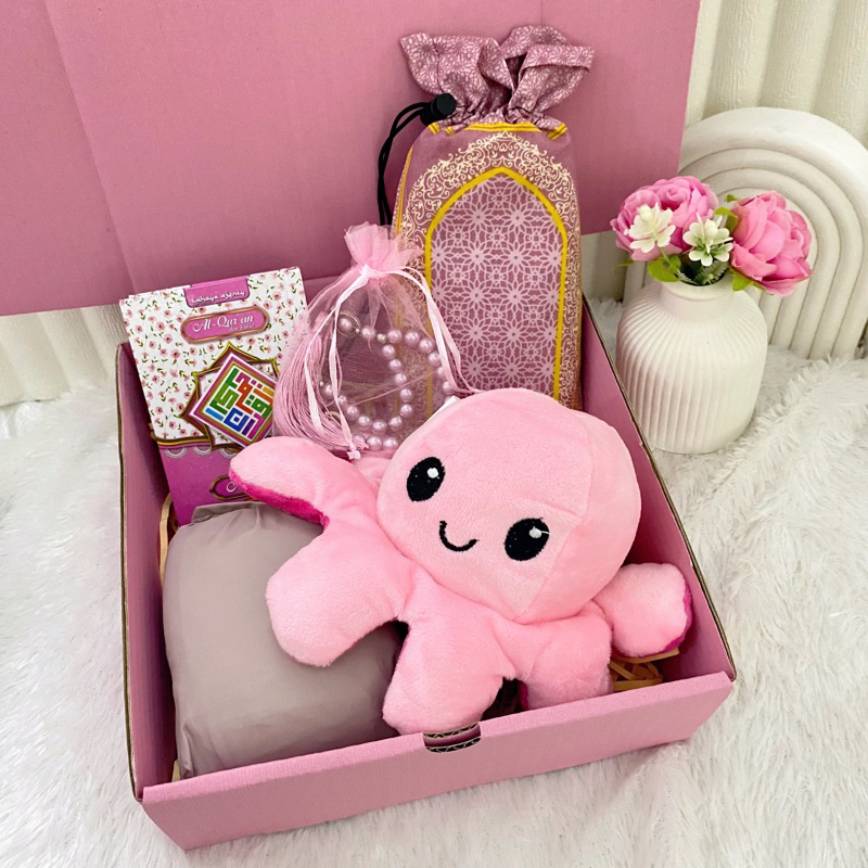 Hampers Cewek Kado Ulang Tahun Boneka Gurita dan Mukena Travel Hadiah