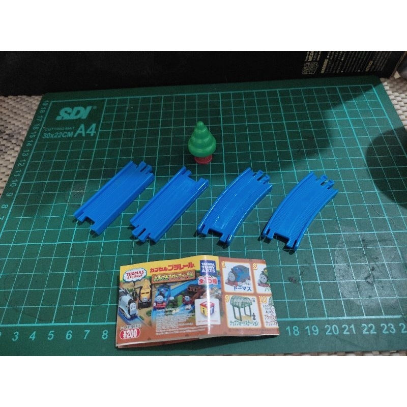 Takara Tomy Capsule Plarail Thomas and friends - Rail and tree set