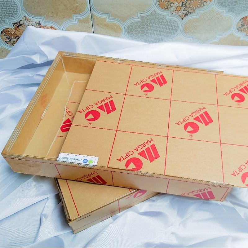 

Box akrilik Sliding Mahar / Frame Mahar Akrilik 25X25 30X30 35X35
