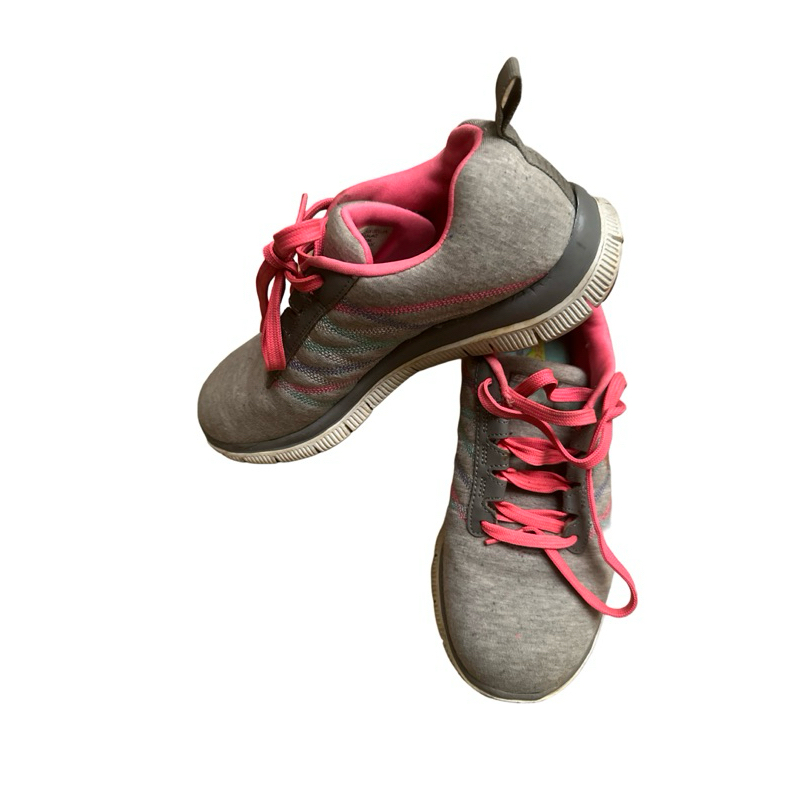 sepatu olah raga wanita