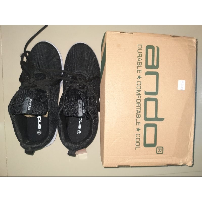 sepatu ando liam hitam putih