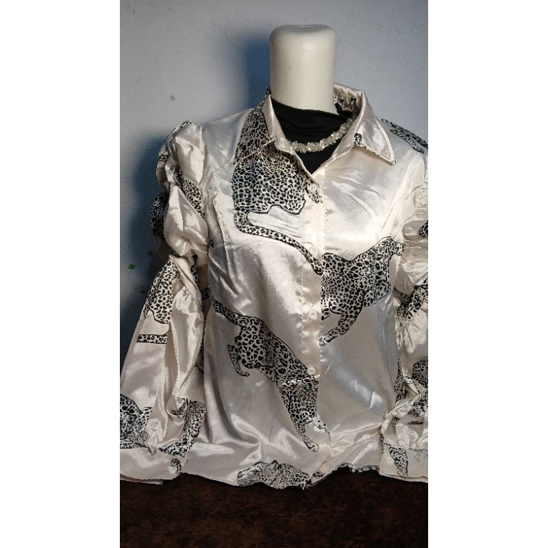 yeimpreloved kemeja satin macan