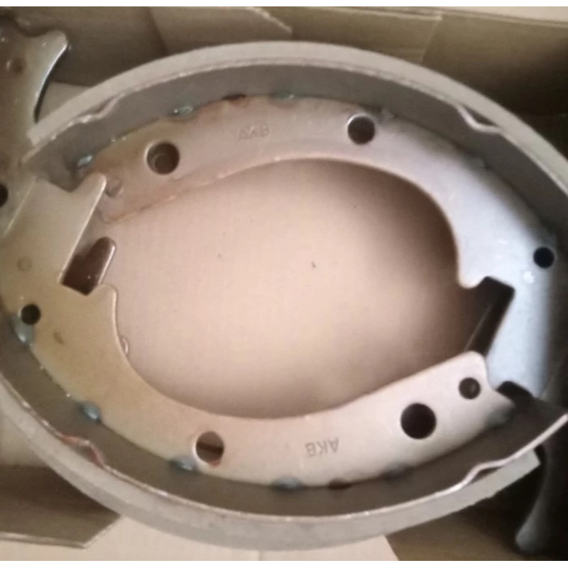 Kampas Rem Belakang Isuzu KAD 51 Bison Merk Akebono