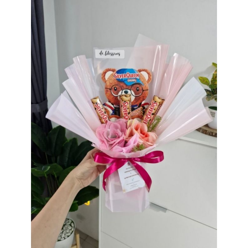 

BUKET BUNGA COKLAT BERUANG SILVERQUEEN EDISI VALENTINE