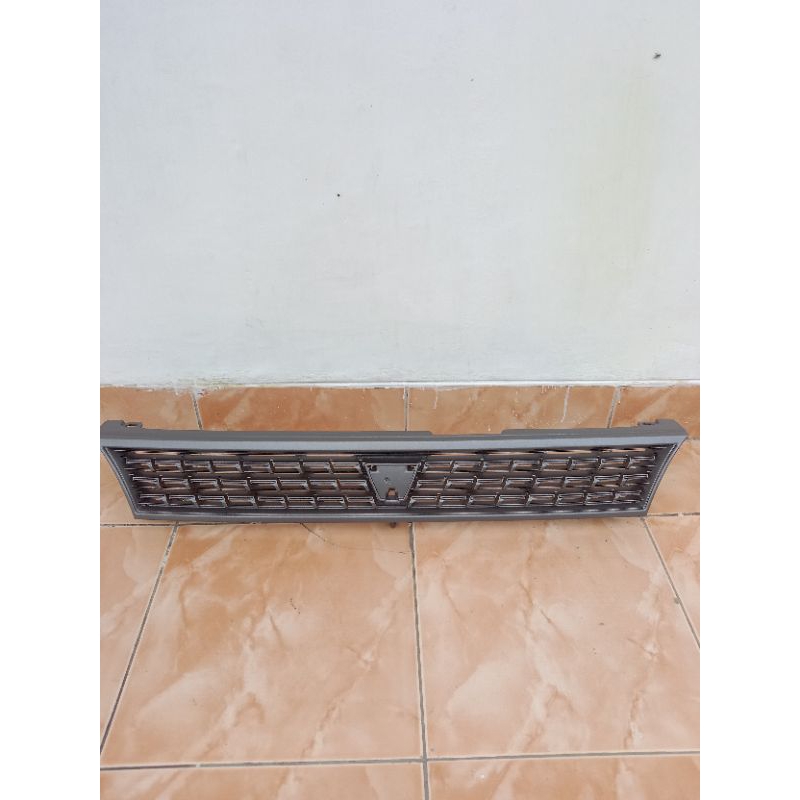 gril Toyota Corolla great 1991 1993 original