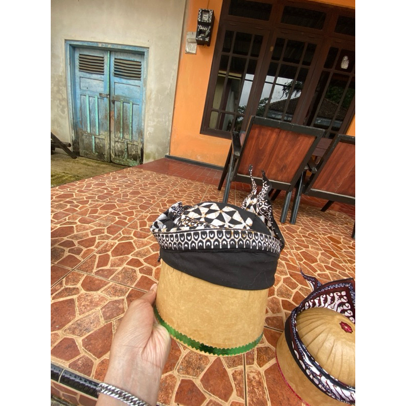 udeng kemplengan pacul gowang