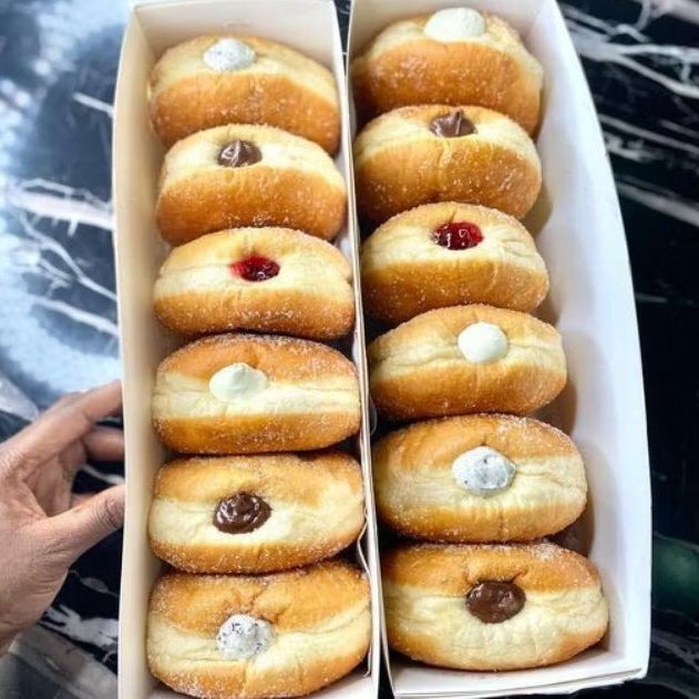 

Bomboloni isi coklat premium dan isi susu isi 12pcs