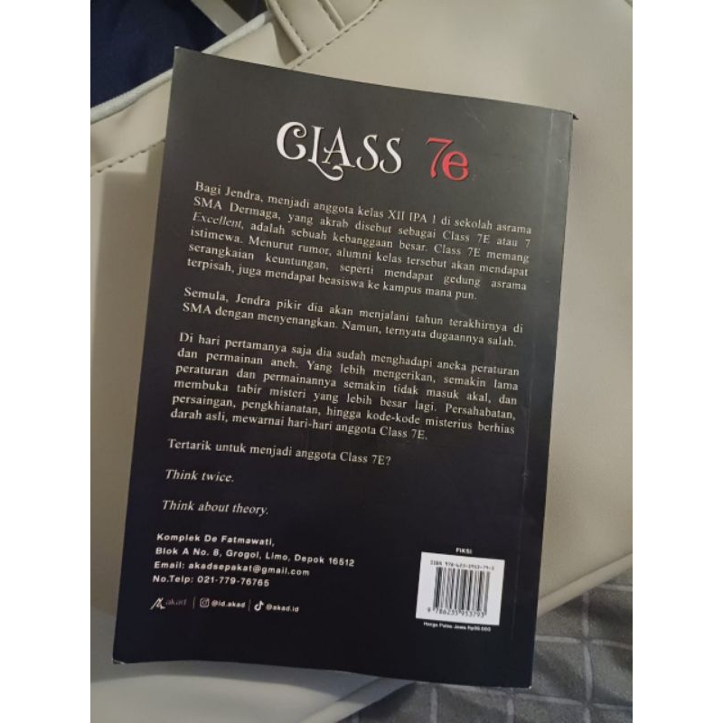 

Novel CLASS 7E Second Original, kondisi mulus terawat.