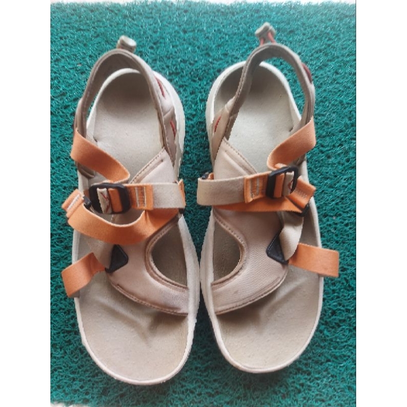 sandal nike baru ori store ya dijual karna kekecilan