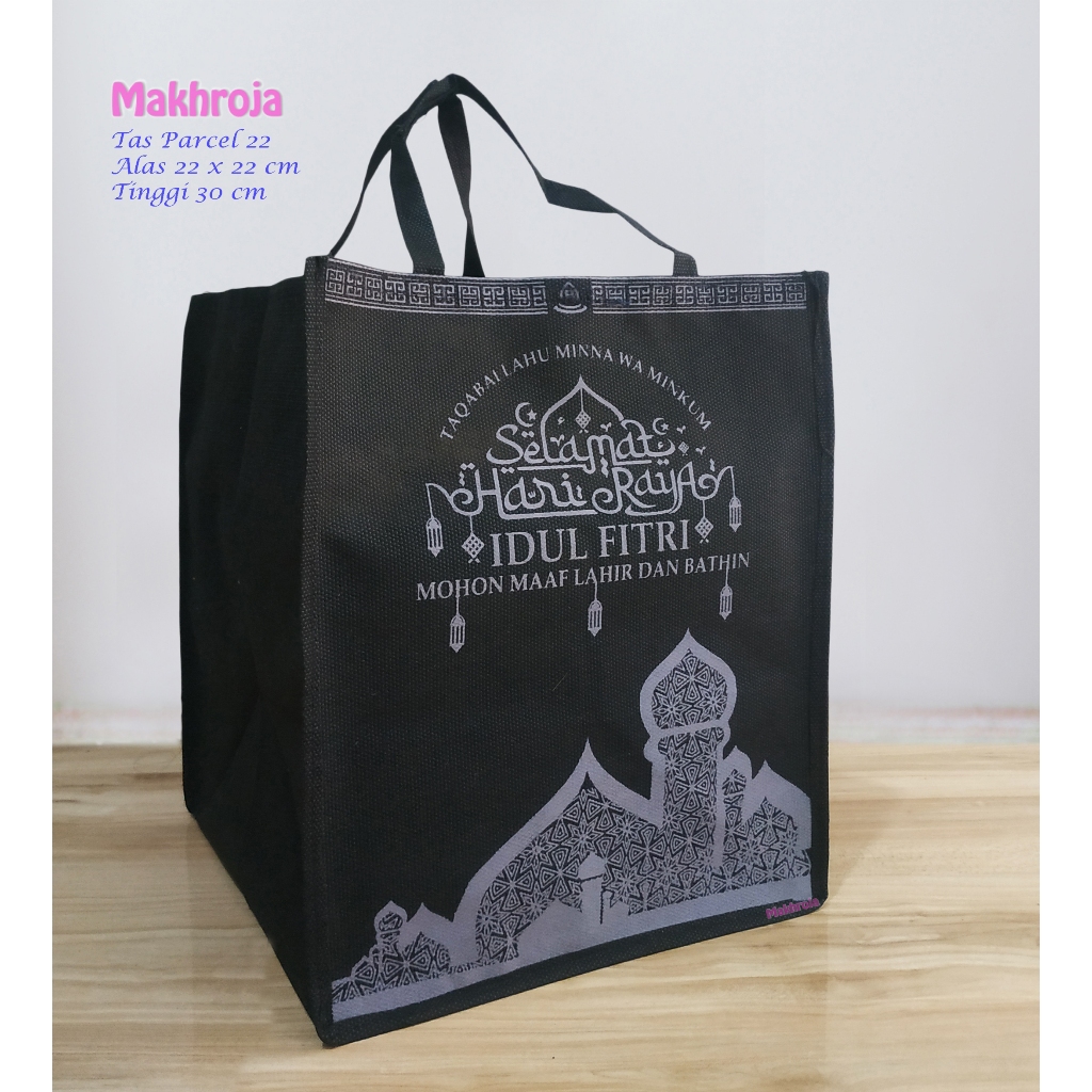 

Tas Goodie Bag Pita 22 Kotak Parcel Lebaran Idul Fitri Hitam Silver