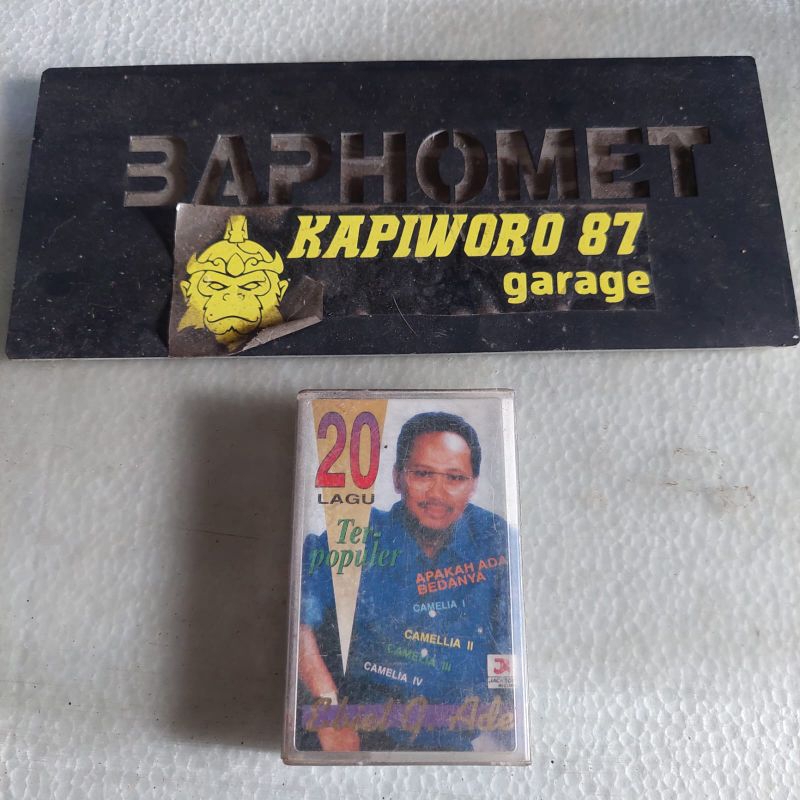 Kaset Pita 20 Lagu Terpopuler Ebiet G. Ade