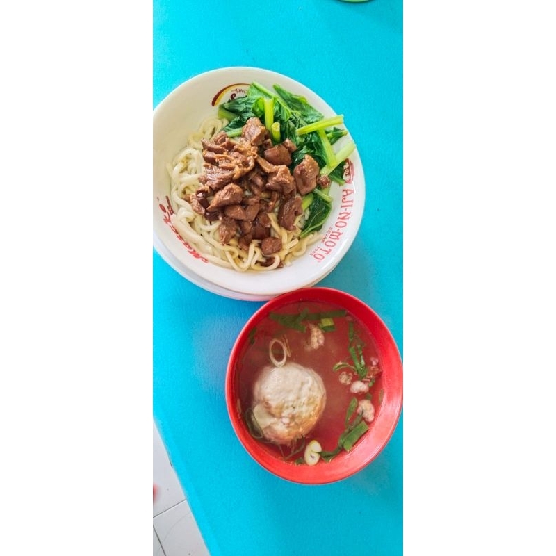 

Mie Pangsit Bakso Tenes