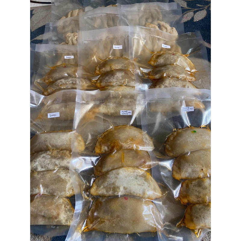 

CIRENG ISI UKURAN GEDE PEDASS FULL ISIAN Ayam Pedas Ayam Mayo Beef Keju Ati Ampela Tulang Rangu Mercon 1pack 4pcs