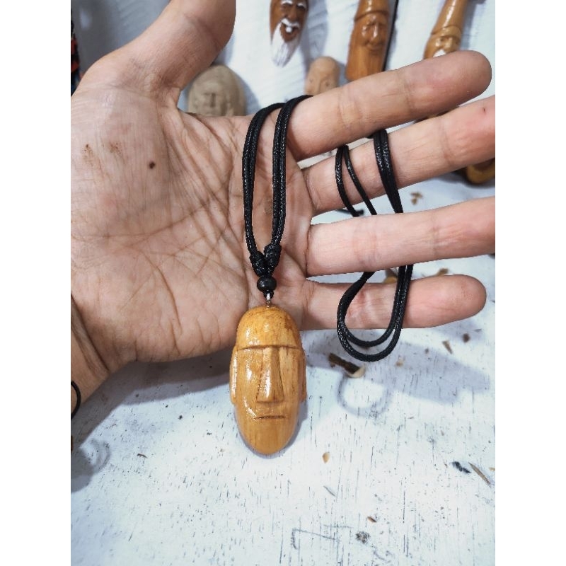 KALUNG EMOJI BATU