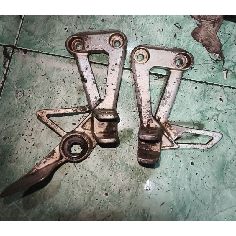 postep bosteb belakang incakan kaki  Yamaha scorpio ORI bawaan motor