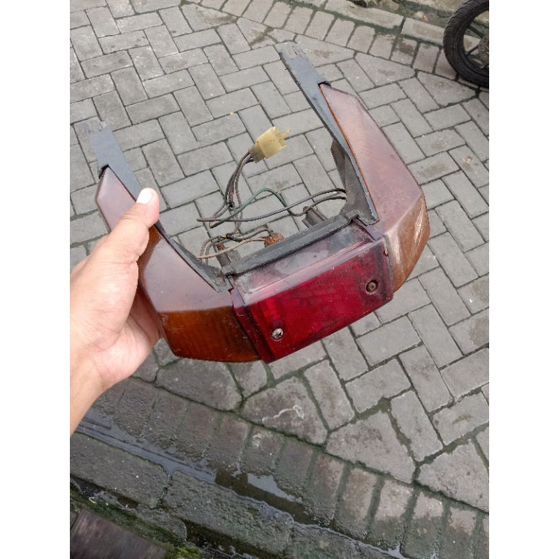 lampu belakang Suzuki crystal ori bekas