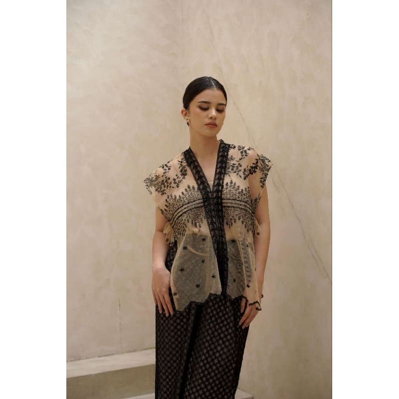 KISAH - Agni Vest in Black