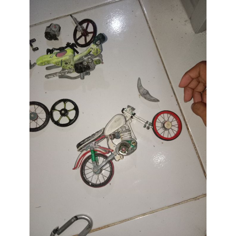 miniatur Cb Skala 12 bongkar pasang pke baut, mesin pake Dinamo Diskon%