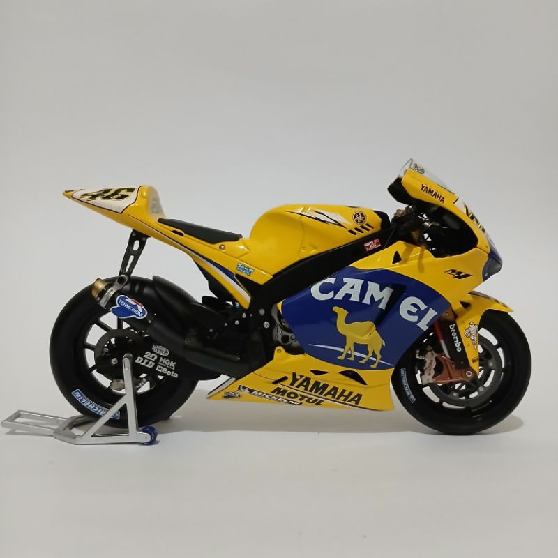 Diecast Motogp Minichamps 1/12 Yamaha YZR M1 Valentino Rossi 2006 Camel