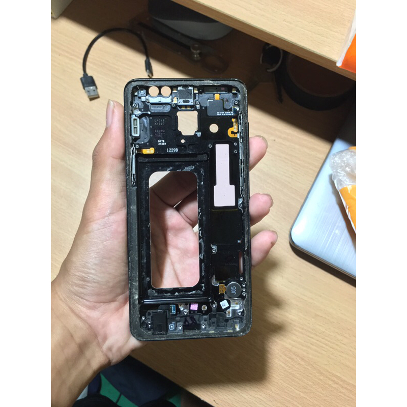 FRAME BAZEL TATAKAN LCD TULANG TENGAH FULLSET SAMSUNG A8 2018 SM-A530F ORIGINAL COPOTAN