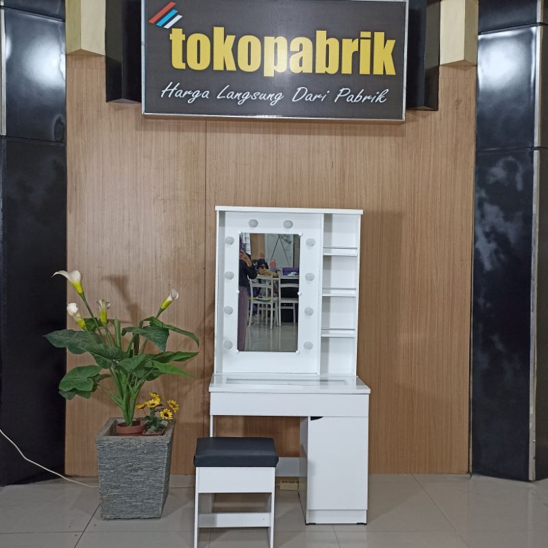 Meja Rias LED Minimalis / Lemari Rias Murah Bandung Tasikmalaya Garut