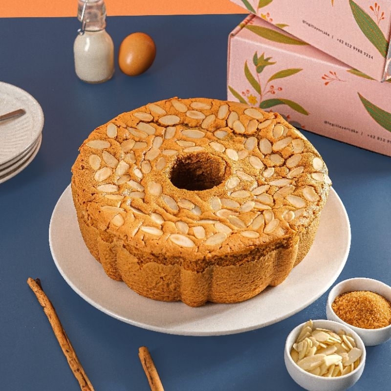 

Kue Ontbijtkoek Premium Wijsman ( Bolu Gula Merah / Ambekuk Cake ) Round