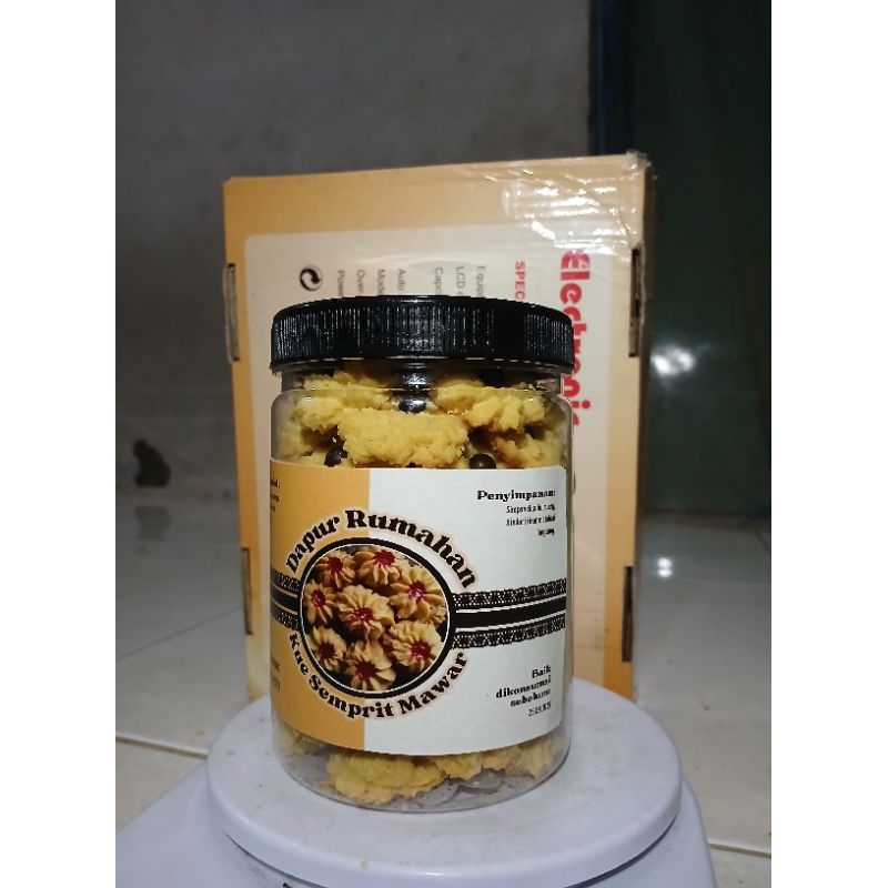 

Kue Semprit Mawar 250, 500, dan 1000 gr