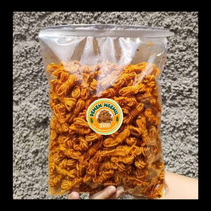 

1 Kilogram Mie Gulung Kriuk Pedas Daun Jeruk Demen Ngemil
