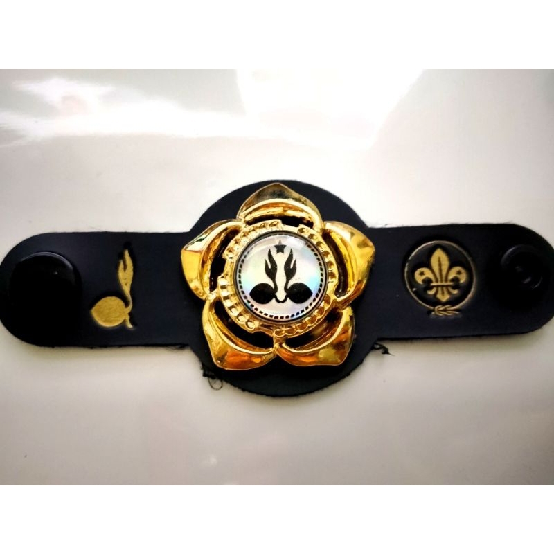 

Ring Kacu Pramuka motif bunga warna Gold hologram