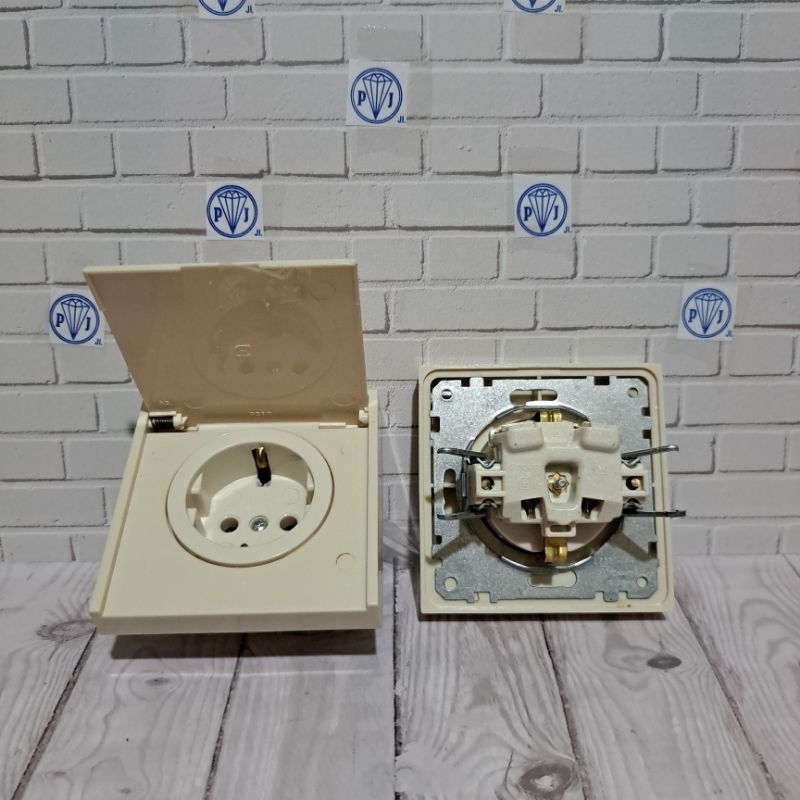 Broco Stop Kontak Tutup / Stop Kontak Tutup Ib Broco /