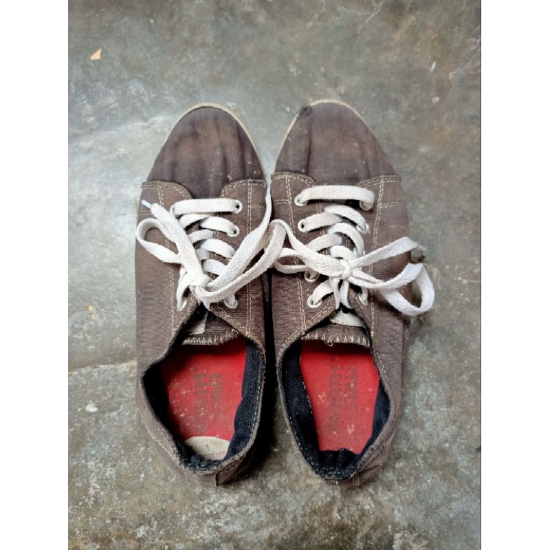 Prelove sepatu