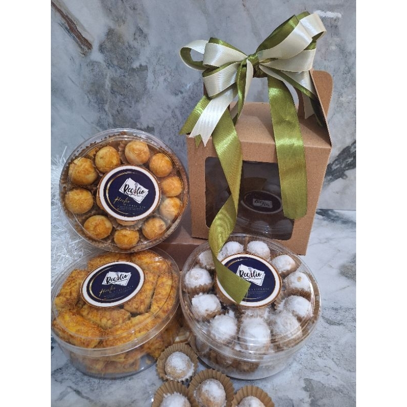 

hampers cookies isi 2 toples