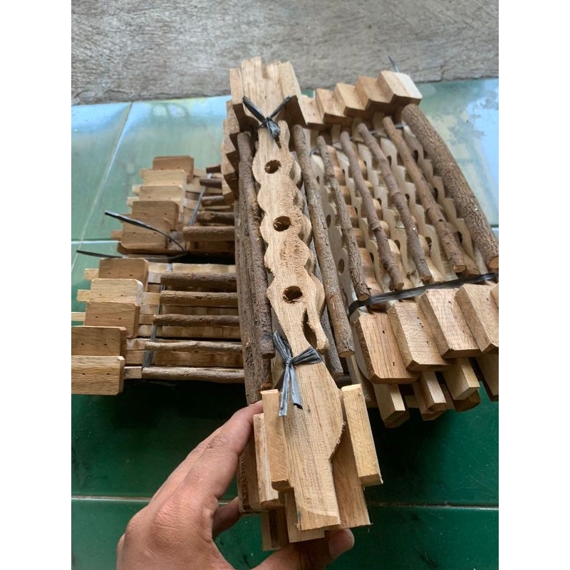 TANGKRINGAN PERKUTUT DARI KAYU MAHONI & ASEM BALI