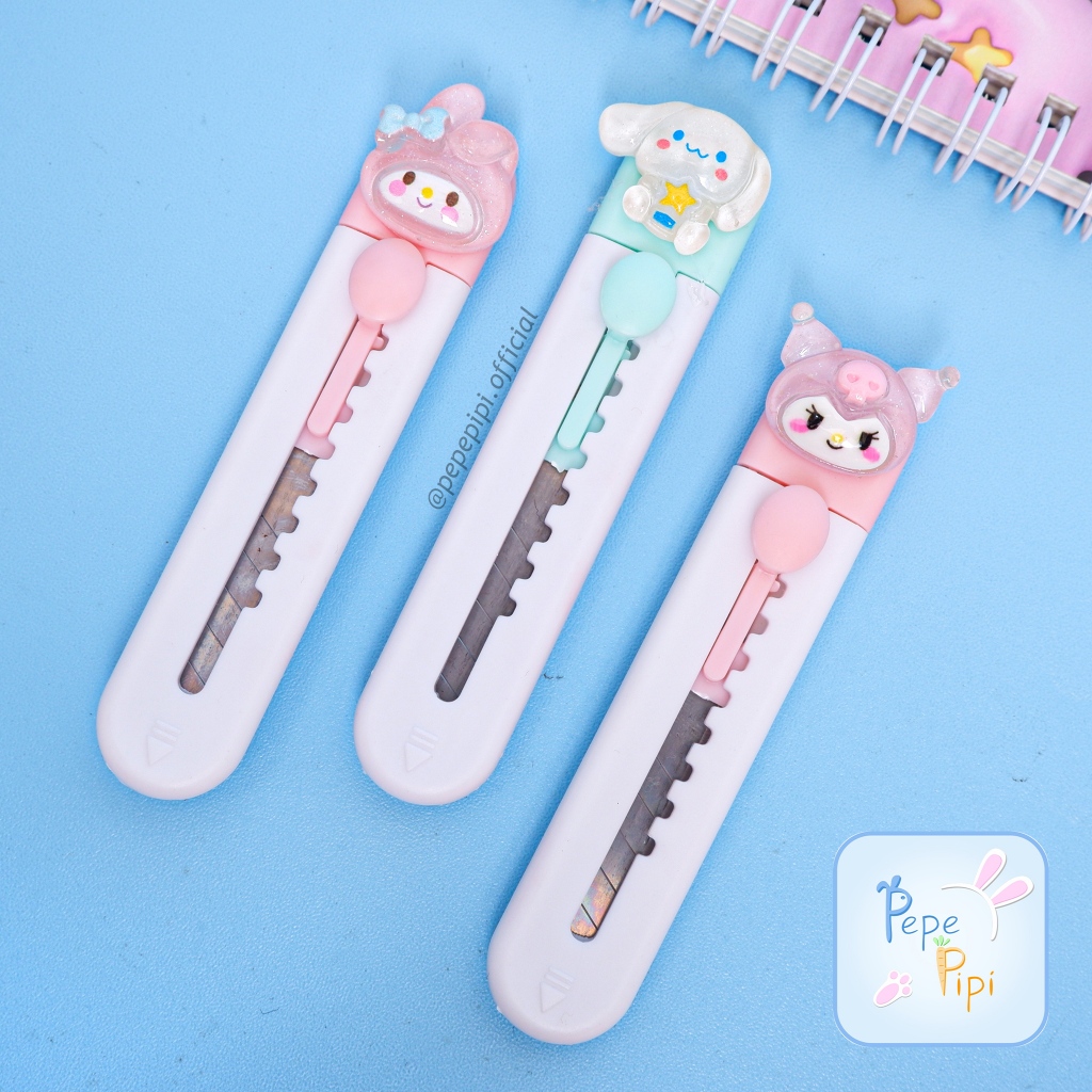 

Cutter Mini Panjang Sanrio Pemotong Kertas Kater Karakter Lucu Small Knife Pisau MN-1685 Kuromi