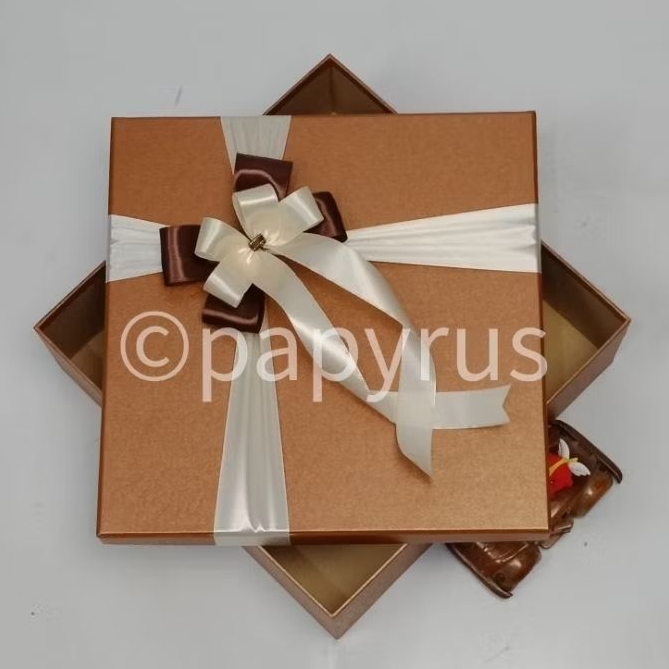 

PAPYRUS 30x30 Tinggi 5cm Kotak Kado Gift Box Hadiah V2