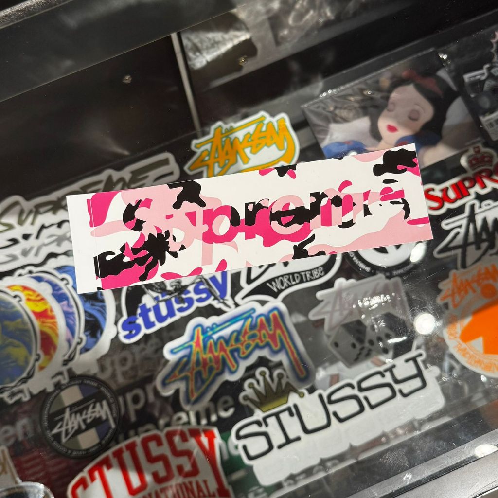

SUPREME - PINK BOX LOGO STICKER