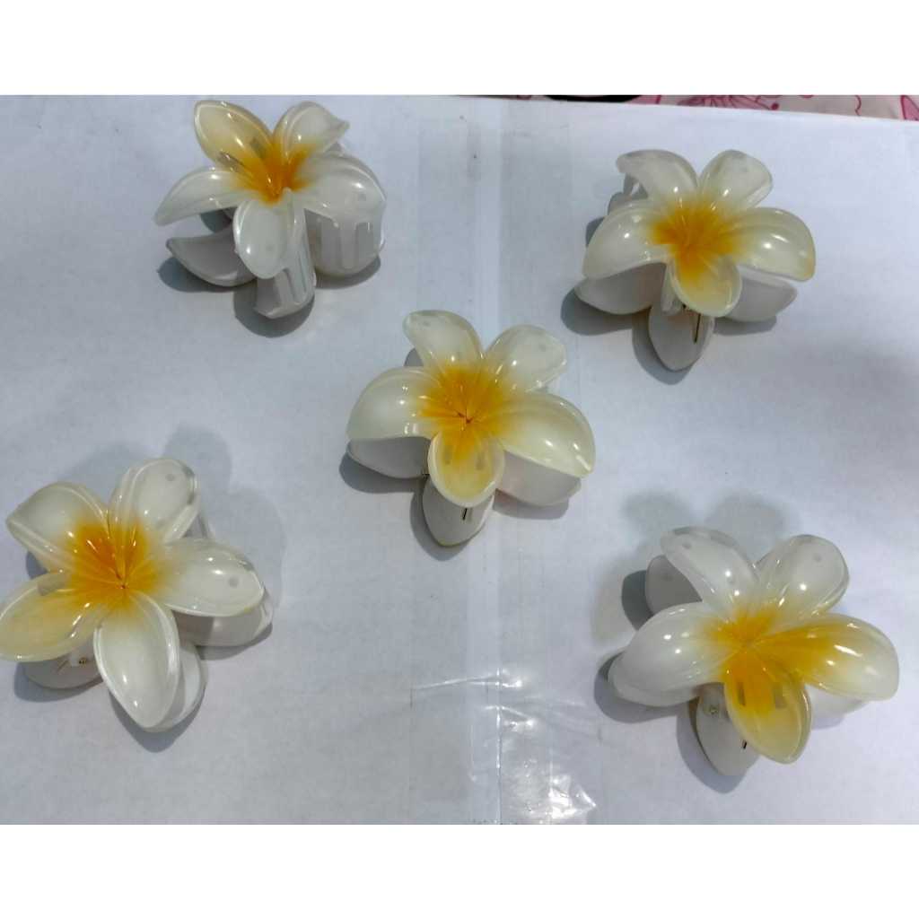 JEPIT RAMBUT BUNGA KAMBOJA  6 CM JEPITAN RAMBUT KAMBOJA BALI