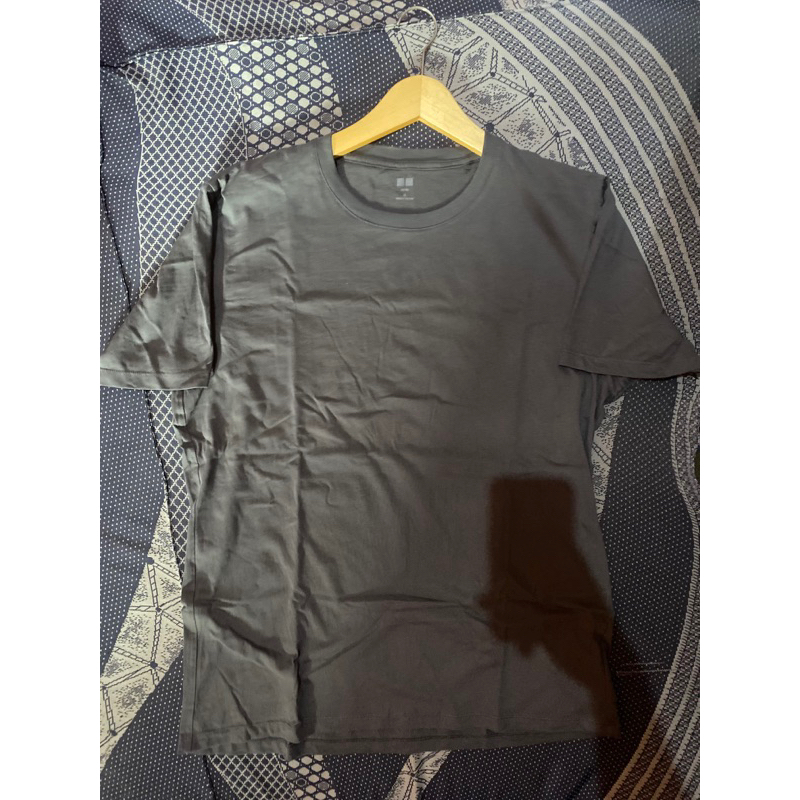 kaos polos Uniqlo