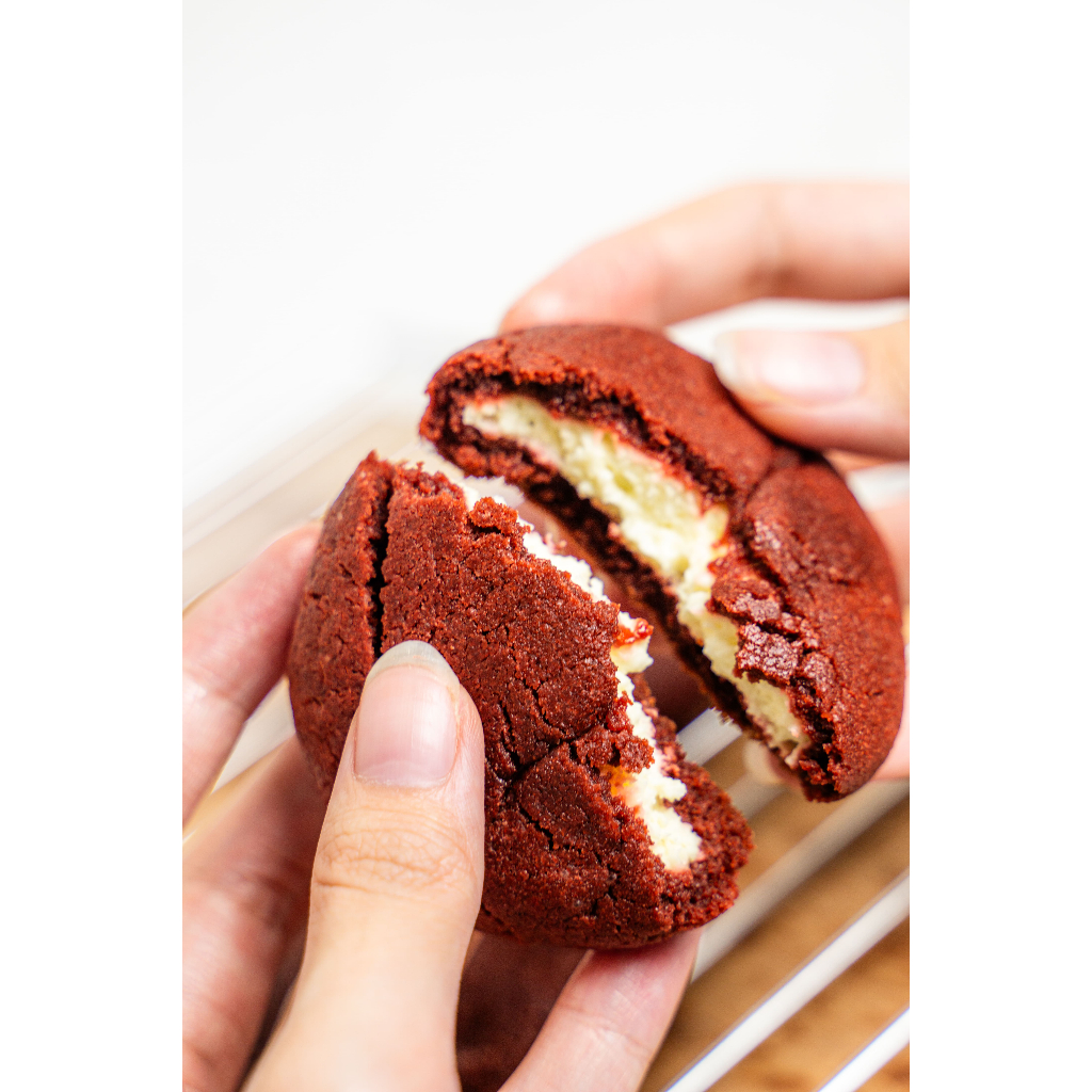 

Soft Cookies Red Velvet Cream Cheese