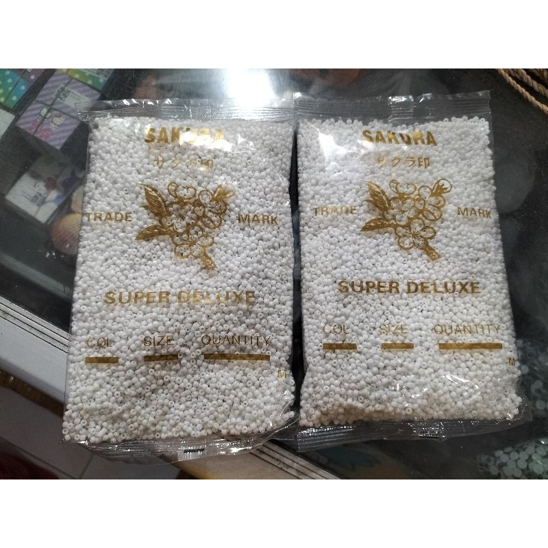 MONTE PASIR 8/o WARNA PUTIH