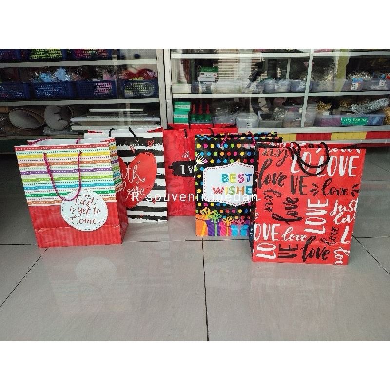 

Paper bag glossy motif BIRTHDAY/LOVE /PAPERBAG LOVE GLOSSY buket medan