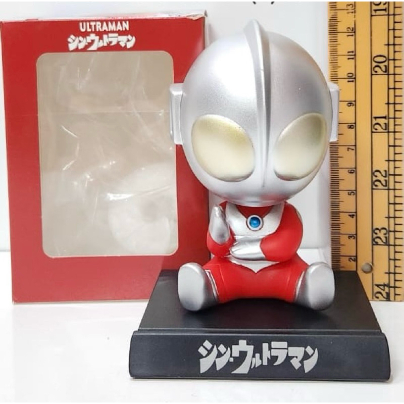 action figure dudukan mobil ultraman