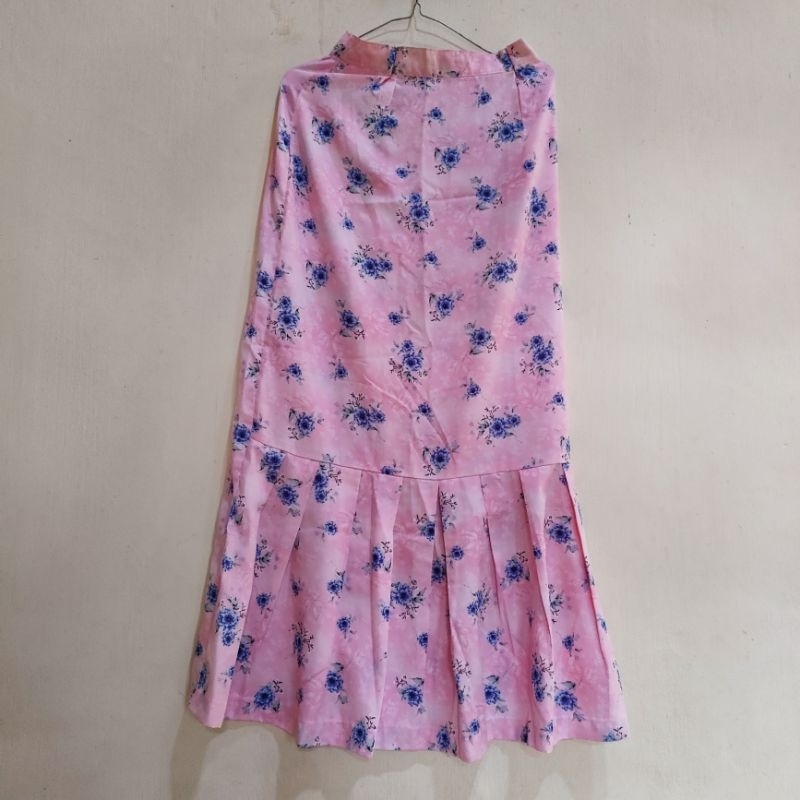 [ready] preloved rok panjang warna pink motif bunga
